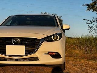 2018 Mazda Axela III Рестайлинг, белый, 1187000 рублей, вид 3