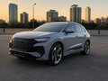2025 Audi Q4 e-tron 45 quattro I, серый - вид 2