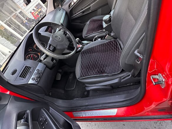 2008 Opel Astra H Рестайлинг, красный, 650000 рублей - вид 5