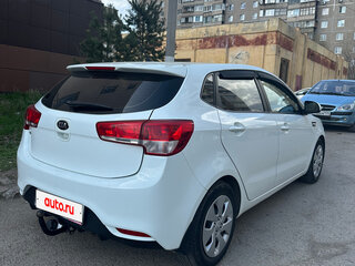 2015 Kia Rio III Рестайлинг, белый, 980000 рублей, вид 4