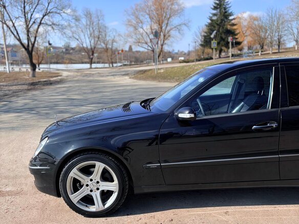 2005 Mercedes-Benz E-Класс 220 III (W211, S211), чёрный, 950000 рублей - вид 3