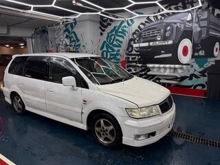 2002 Mitsubishi Chariot Grandis III, белый, 275000 рублей, вид 3