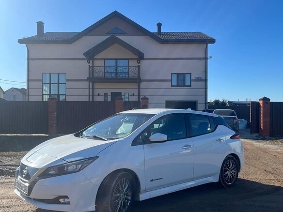 2019 Nissan Leaf II (ZE1), белый, 2150000 рублей