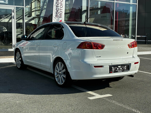 2007 Mitsubishi Lancer X, белый - вид 7