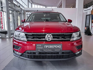 2018 Volkswagen Tiguan II, красный, 2199000 рублей, вид 2