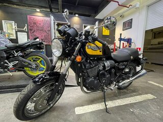 Triumph Thunderbird 900