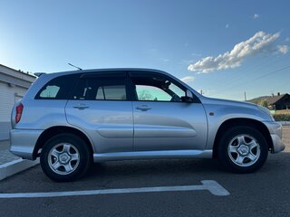 2001 Toyota RAV4 II (XA20), серебристый, 1050000 рублей, вид 2
