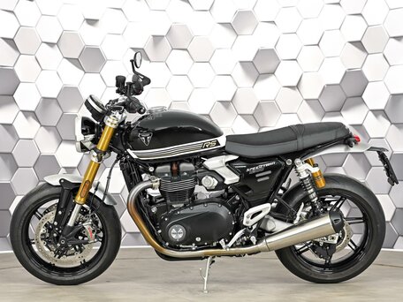 2025 Triumph Speed Twin, чёрный, 1777000 рублей, вид 4