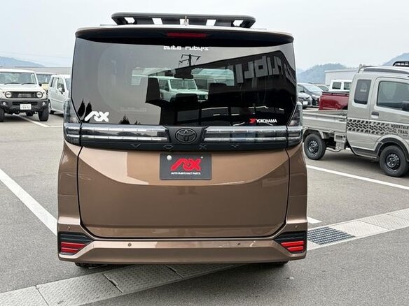 2023 Toyota Voxy IV (R90), коричневый, 4100000 рублей - вид 6