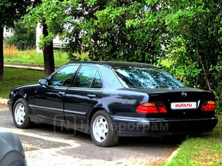 1999 Mercedes-Benz E-Класс 240 II (W210, S210) Рестайлинг, чёрный, 899000 рублей, вид 3