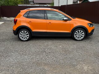 2011 Volkswagen Polo Cross V, оранжевый, 930000 рублей, вид 3