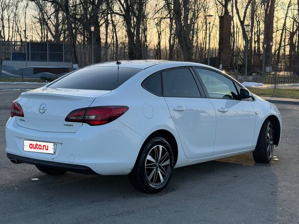 2014 Opel Astra J Рестайлинг, белый, 850000 рублей - вид 1