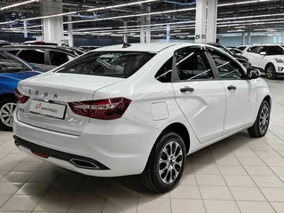 2024 Lada (ВАЗ) Vesta I Рестайлинг (NG), белый, 1237000 рублей, вид 3