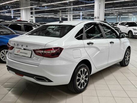 2024 Lada (ВАЗ) Vesta I Рестайлинг (NG), белый, 1237000 рублей, вид 3