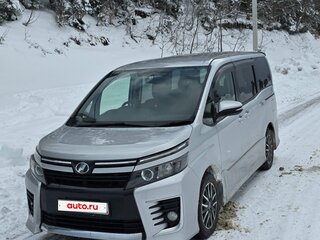 2014 Toyota Voxy III (R80), серебристый, 2096000 рублей, вид 3