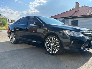 2018 Toyota Camry VII (XV50) Рестайлинг 2, чёрный, 3350000 рублей, вид 1