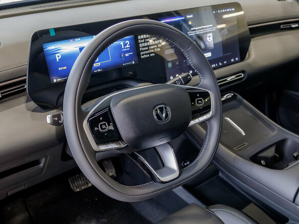 2026 Changan UNI-S I Рестайлинг, золотистый - вид 21