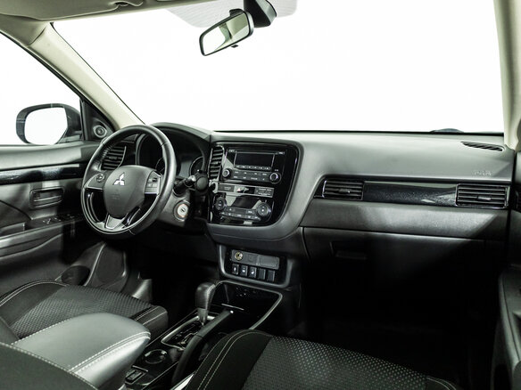 2019 Mitsubishi Outlander III Рестайлинг 3, белый, 1749700 рублей - вид 8