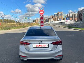 2018 Hyundai Solaris II, серебристый, 1350000 рублей, вид 2