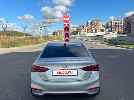 2018 Hyundai Solaris II, серебристый, 1290000 рублей, вид 2
