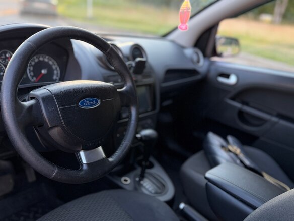 2007 Ford Fiesta Mk5, красный, 369000 рублей - вид 9