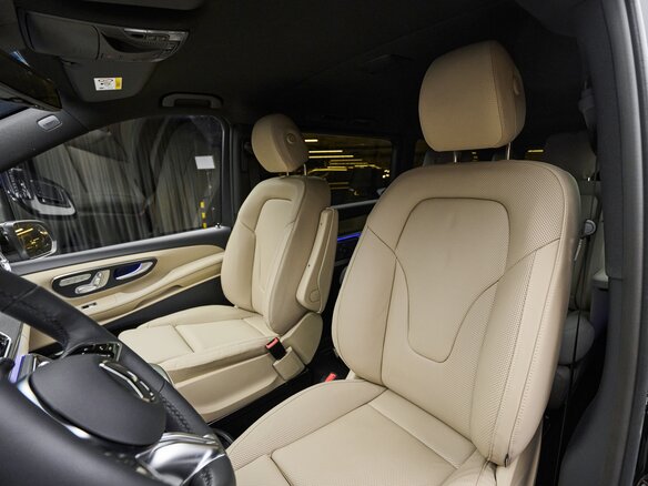 2026 Mercedes-Benz V-Класс 300 d экстра длинный III (W447) Рестайлинг 2, чёрный - вид 14