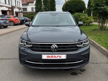 2021 Volkswagen Tiguan II Рестайлинг, серый, 3090000 рублей, вид 1