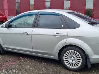 2010 Ford Focus II Рестайлинг, серебристый, 700000 рублей, вид 5