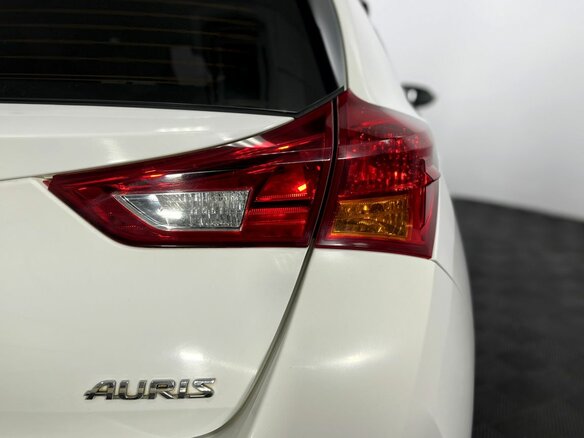 2013 Toyota Auris II, белый - вид 18