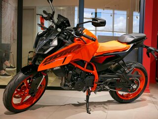 2026 KTM 390 Duke, оранжевый, 699000 рублей, вид 2