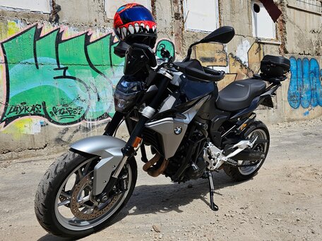 2021 BMW F 900 R, чёрный, 869000 рублей, вид 2