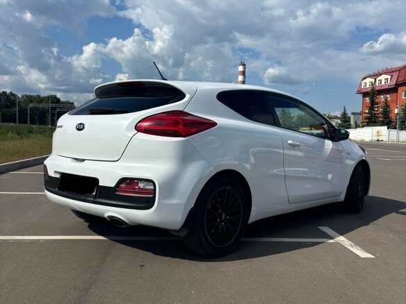 2016 Kia Ceed II Рестайлинг, белый, 1299000 рублей - вид 10