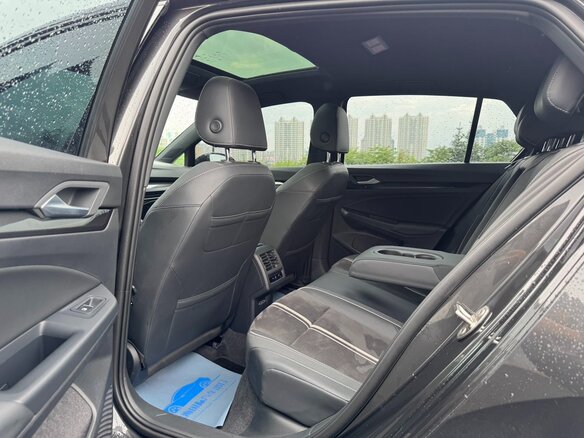 2023 Volkswagen Golf VIII, чёрный, 2098000 рублей - вид 17