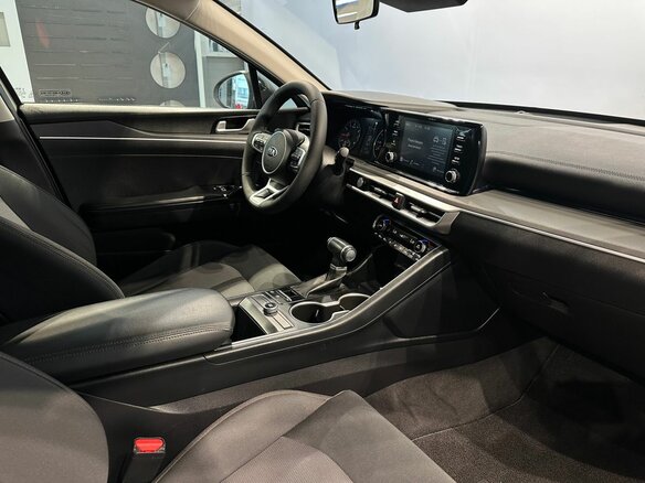 2021 Kia K5 III, жёлтый - вид 19
