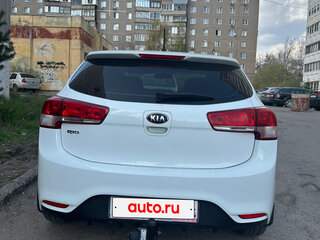 2015 Kia Rio III Рестайлинг, белый, 980000 рублей, вид 5