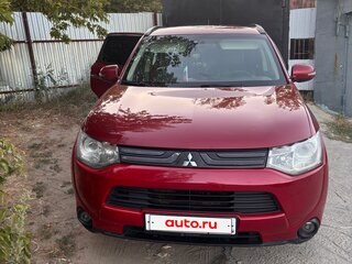 2013 Mitsubishi Outlander III, красный, 1000000 рублей, вид 3