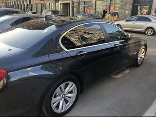 2009 BMW 7 серии 740i V (F01/F02/F04), серый, 1350000 рублей, вид 3
