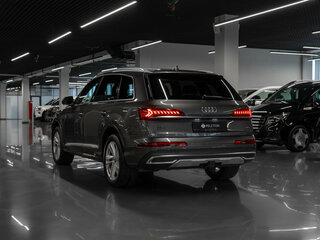 2021 Audi Q7 45 TFSI II (4M) Рестайлинг, серый, 5100000 рублей, вид 4