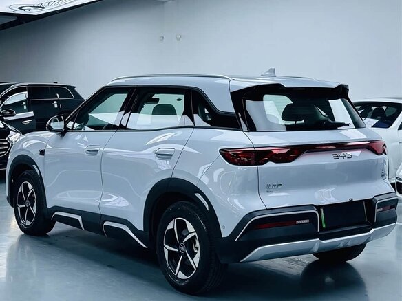 2025 BYD Yuan Up 45.12 kWh, серебристый, 1500700 рублей - вид 6