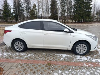 2017 Hyundai Solaris II, белый, 835000 рублей, вид 2