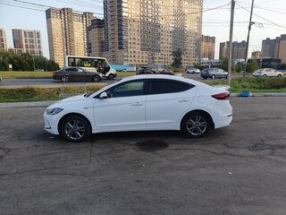 2017 Hyundai Elantra VI (AD), белый, 720000 рублей, вид 2