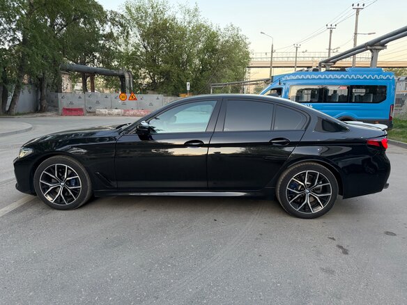 2020 BMW 5 серии 530d xDrive VII (G30/G31/G38) Рестайлинг, чёрный, 4900000 рублей - вид 4