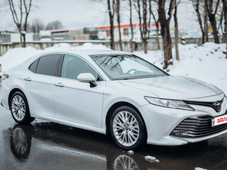 2018 Toyota Camry VIII (XV70), белый, 2600000 рублей, вид 2