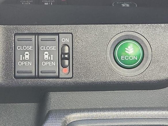 2019 Honda Stepwgn Spada V Рестайлинг, белый, 1650000 рублей - вид 12