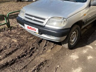 2005 Chevrolet Niva I, серебристый, 300000 рублей, вид 1