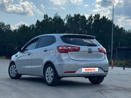2014 Kia Rio 6-speed III, серебристый, 1049000 рублей, вид 5