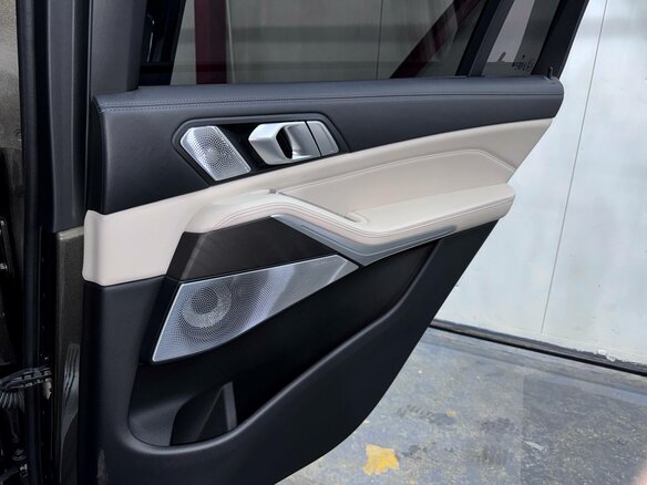 2021 BMW X7 40d I (G07), зелёный, 9800000 рублей - вид 14