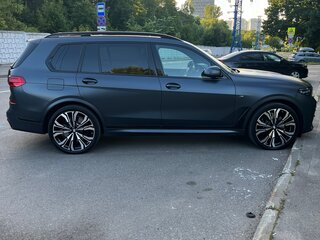 2020 BMW X7 M50i I (G07), серый, 10500000 рублей, вид 2