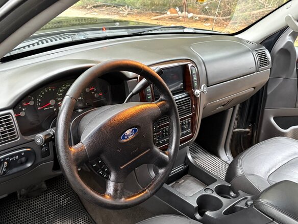 2005 Ford Explorer III, чёрный - вид 13