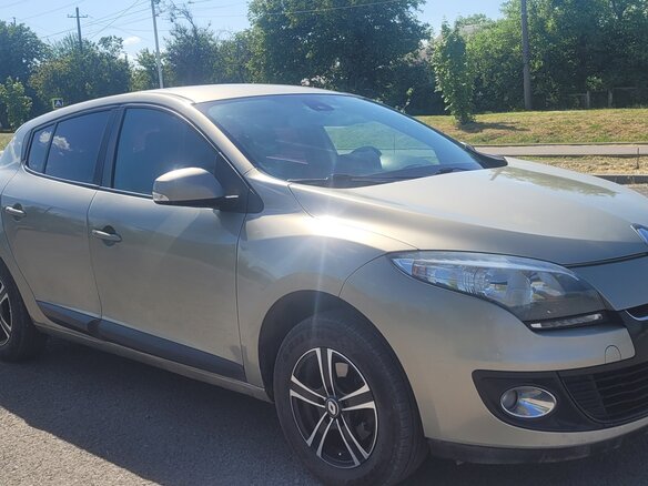 2013 Renault Megane III Рестайлинг, бежевый, 850000 рублей - вид 1